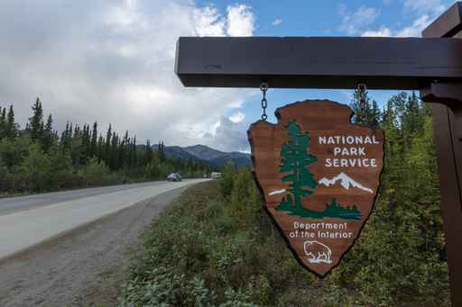 Debris slide closes road into Denali National Park
