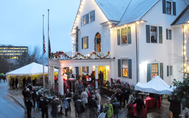Alaska governor to host holiday open house