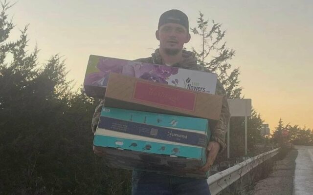 Couple Delivers Discarded FedEx Packages On Black Friday